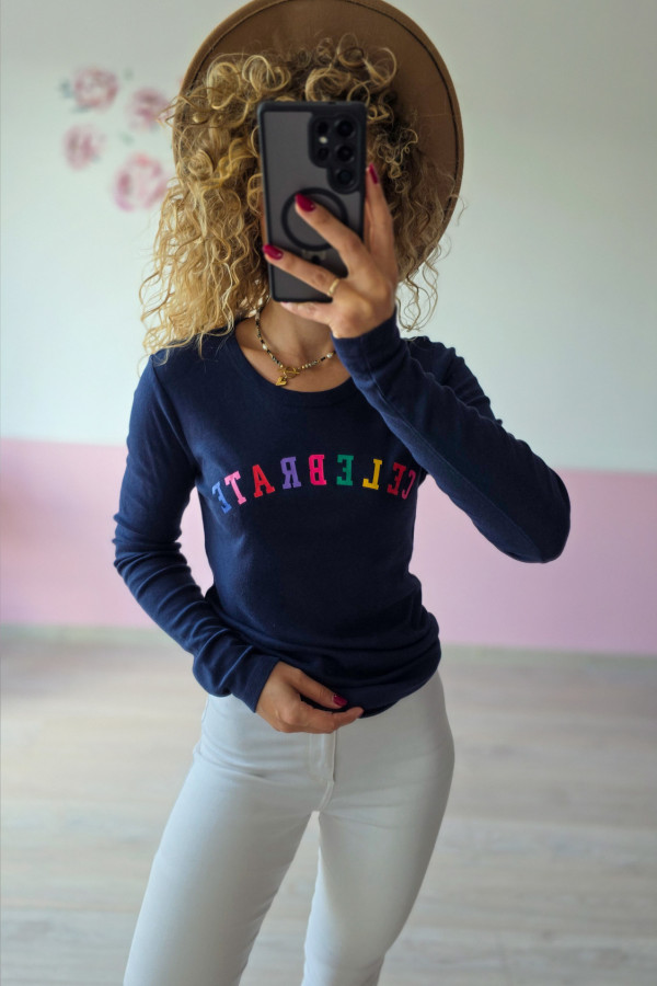 Bluza z napisem CELEBRATE – granatowa 2