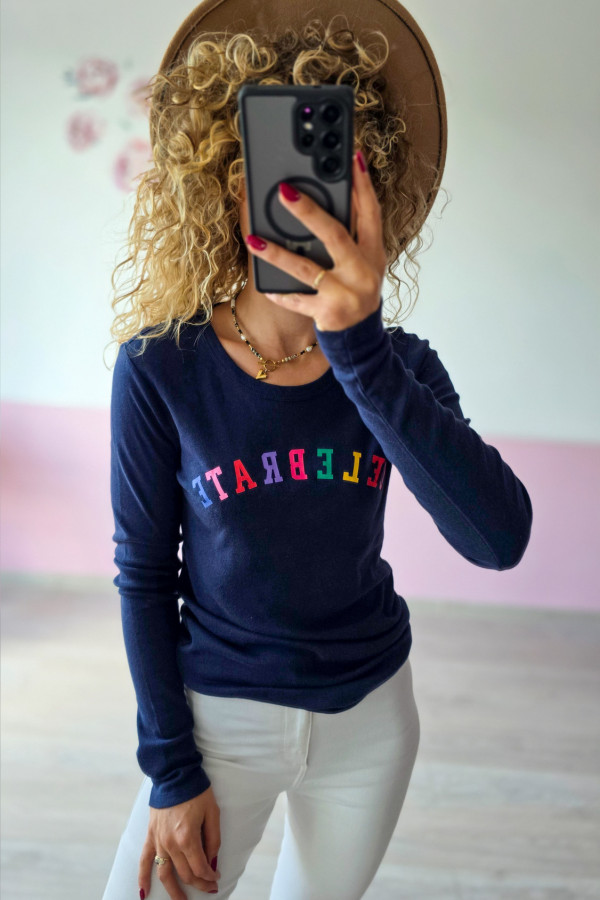 Bluza z napisem CELEBRATE – granatowa