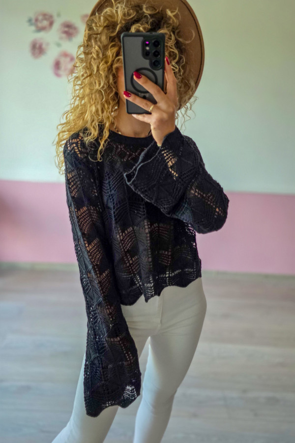 Ażurowy sweter czarny