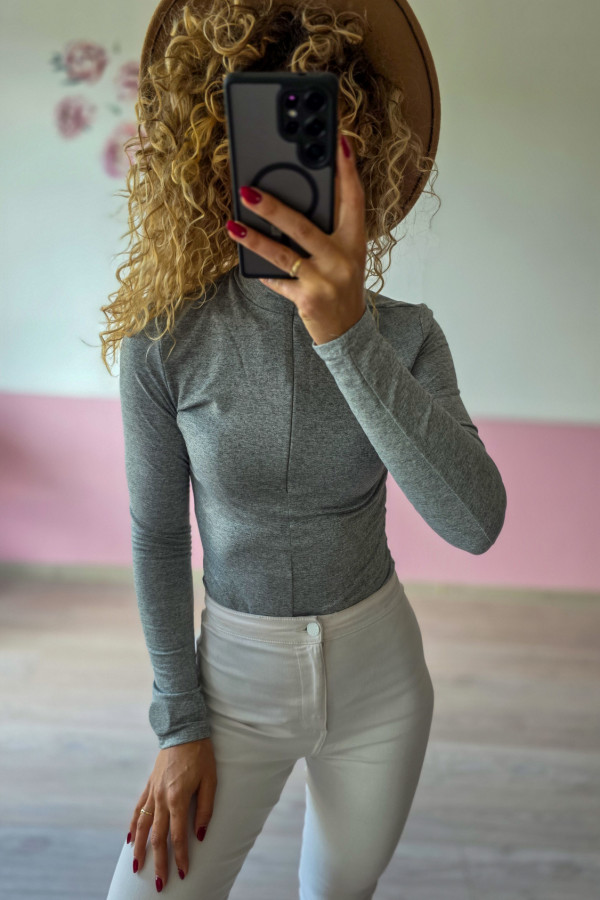 Szare body z golfem 2