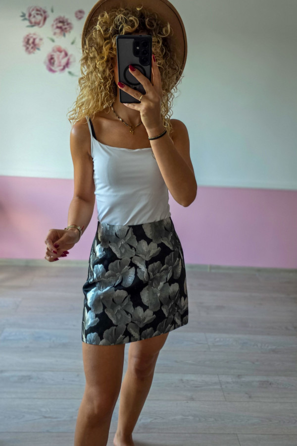 Czarna spódniczka w srebrne kwiaty 2