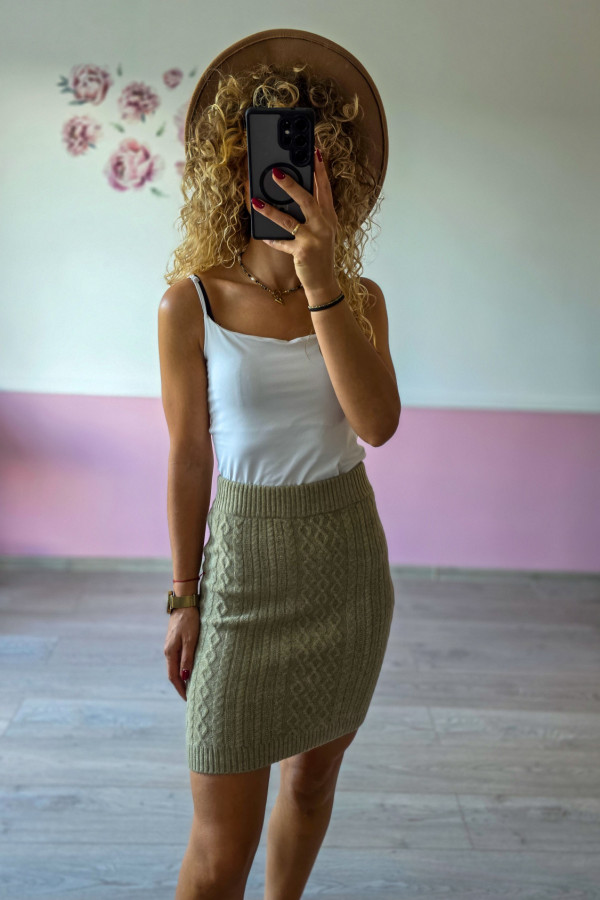 Beżowa dzianinowa spódniczka mini