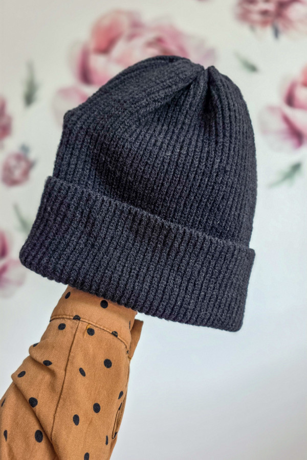 Klasyczna czapka unisex – idealna dla niego i dla niej