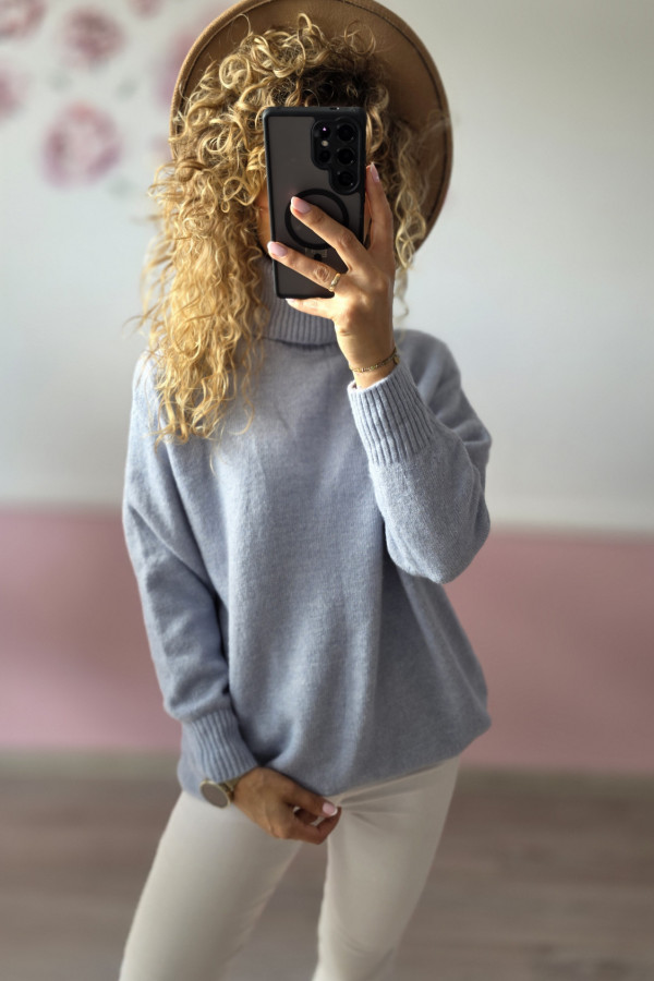 Sweter damski z golfem 1