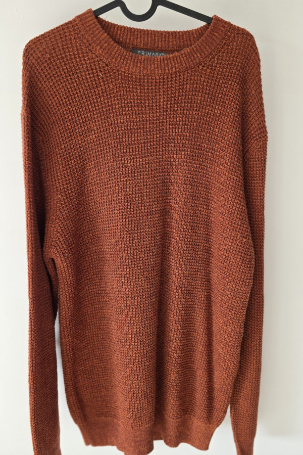 Ceglany sweter męski basic