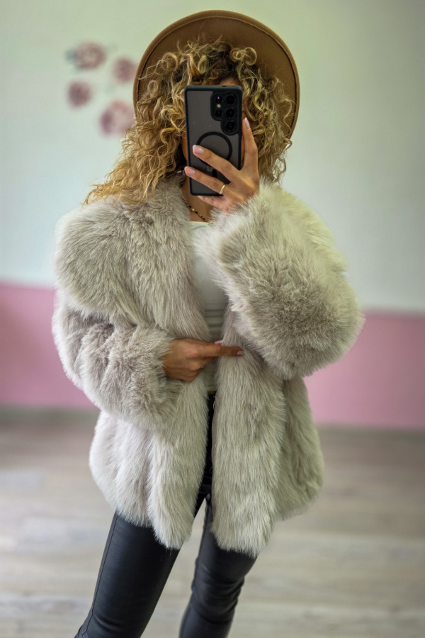 Beżowe futerko damskie – elegancki styl i miękkość XXL/3XL 1