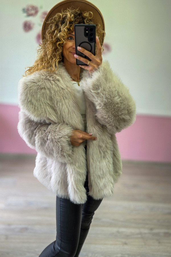 Beżowe futerko damskie – elegancki styl i miękkość XXL/3XL