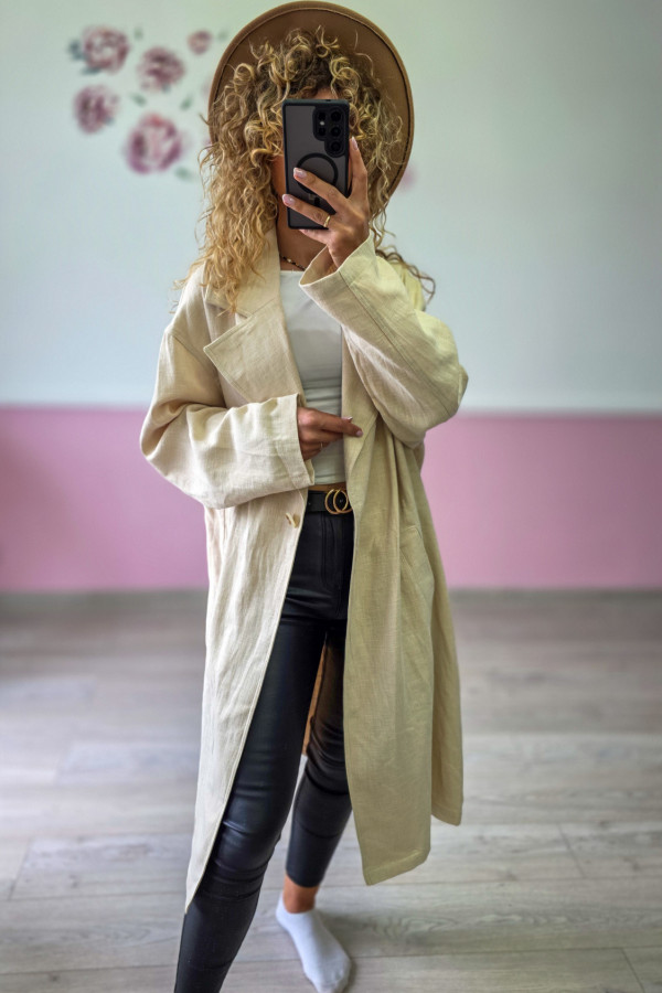 Beżowy płaszcz oversize – lekkość i styl 1