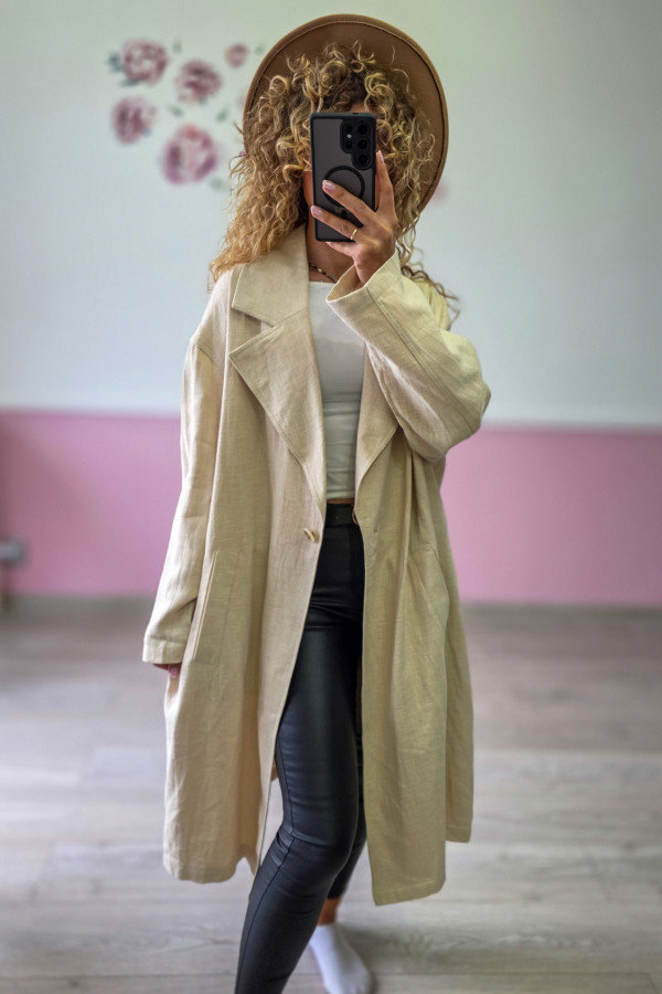 Beżowy płaszcz oversize – lekkość i styl 3