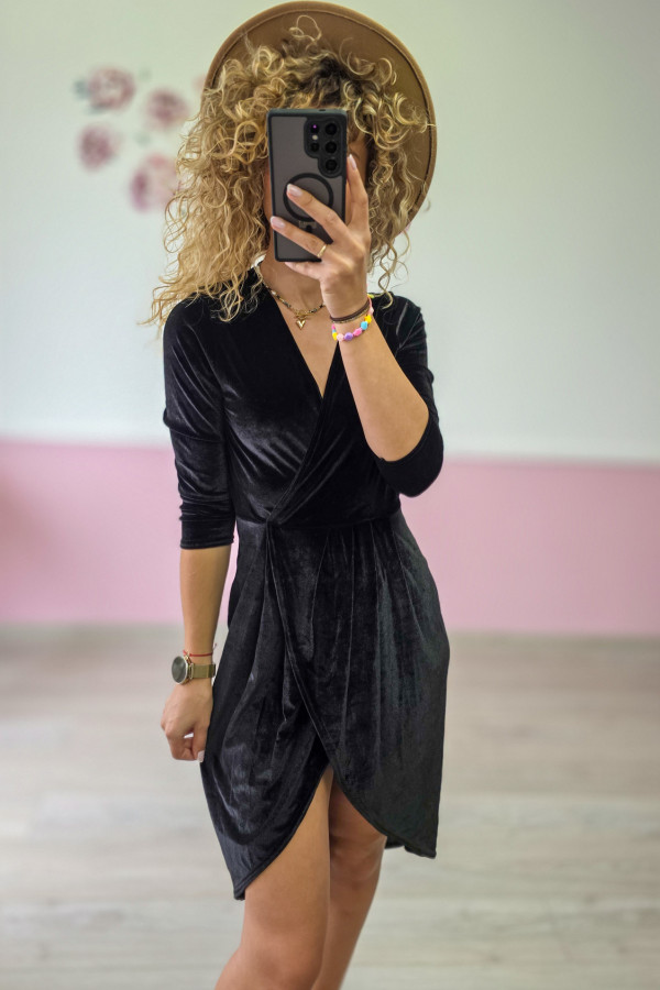 Czarna welurowa sukienka mini