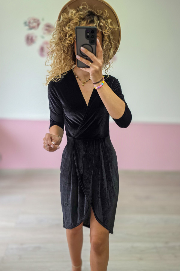 Czarna welurowa sukienka mini 2