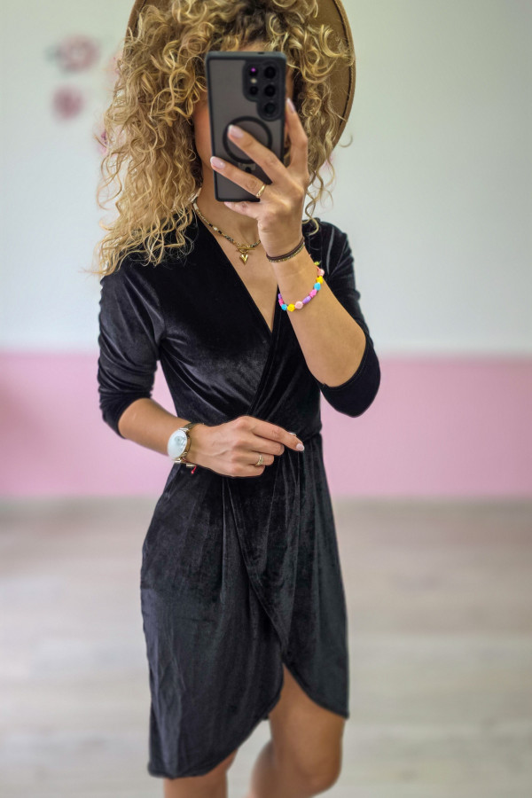 Czarna welurowa sukienka mini 6