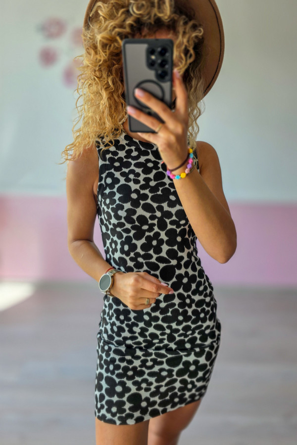 Czarna sukienka mini w kwiaty