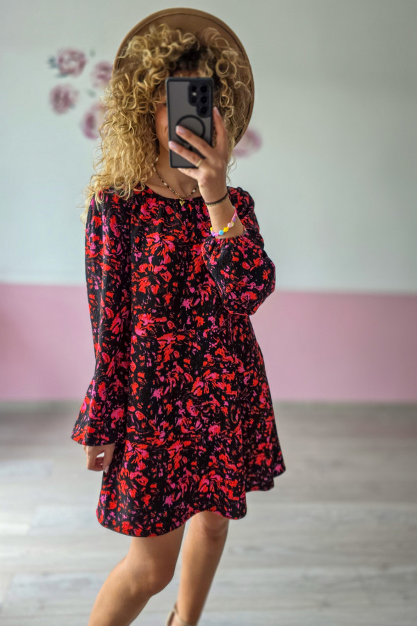Sukienka w kwiaty czarno-czerwona – elegancja i wygoda L/XL 1