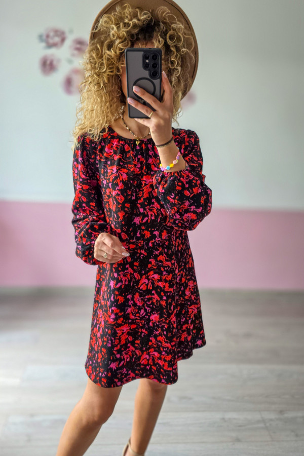 Sukienka w kwiaty czarno-czerwona – elegancja i wygoda L/XL 2