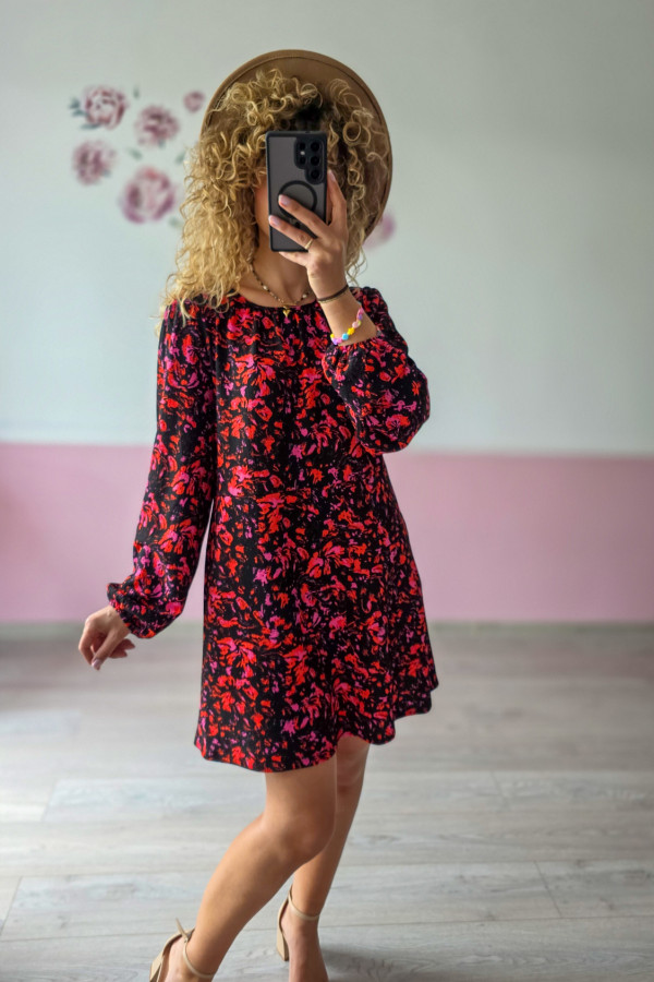 Sukienka w kwiaty czarno-czerwona – elegancja i wygoda L/XL