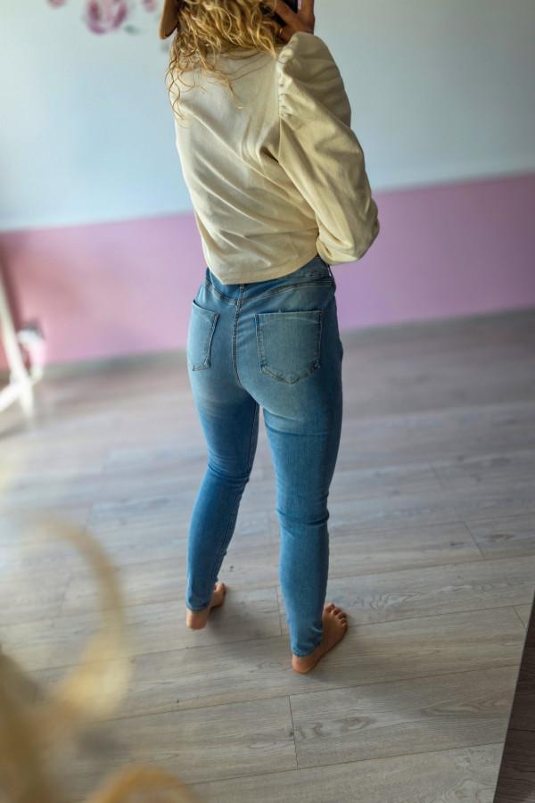 Niebieskie jeansy skinny z przetarciem 3
