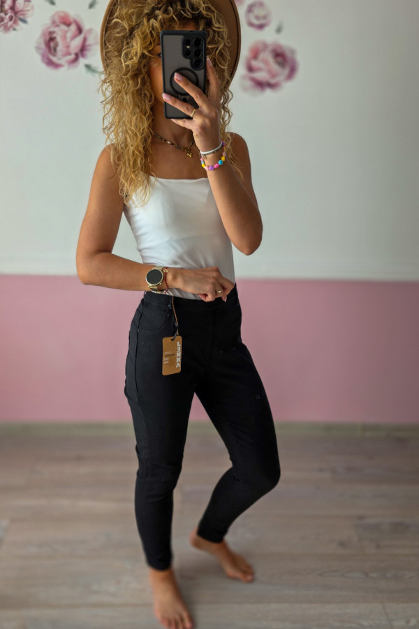 Czarne jeansy slim fit z wysokim stanem 1
