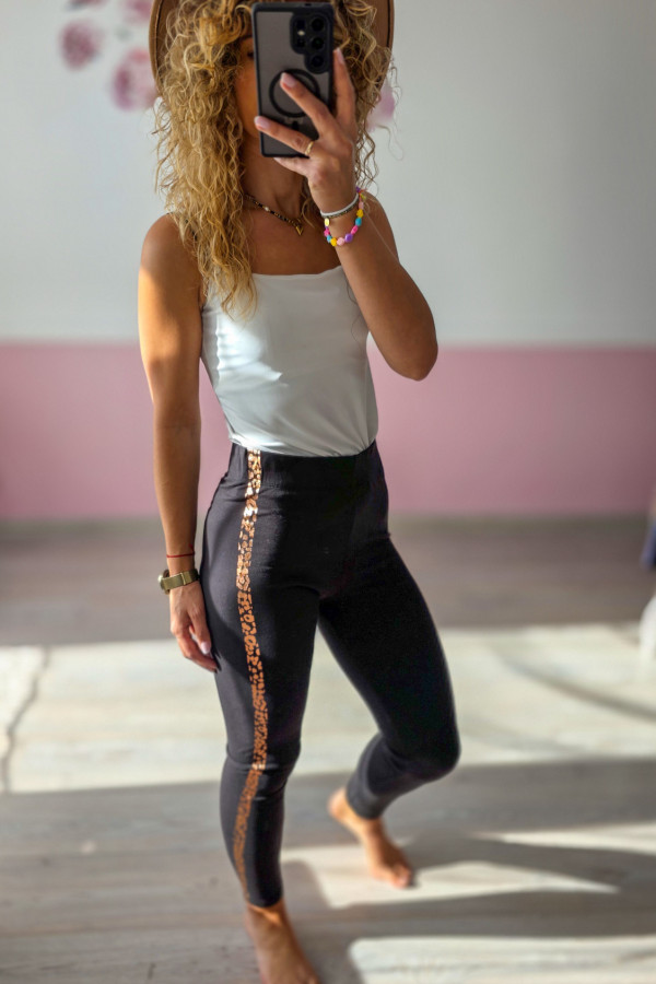 Czarne legginsy z lampasem w panterkę