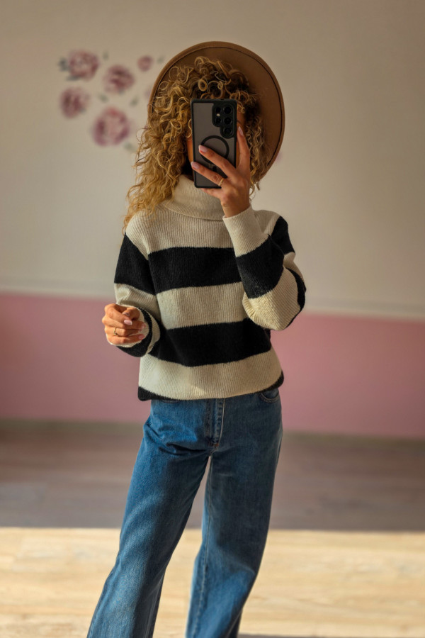 Sweter w czarno-białe pasy z golfem L/XL 1