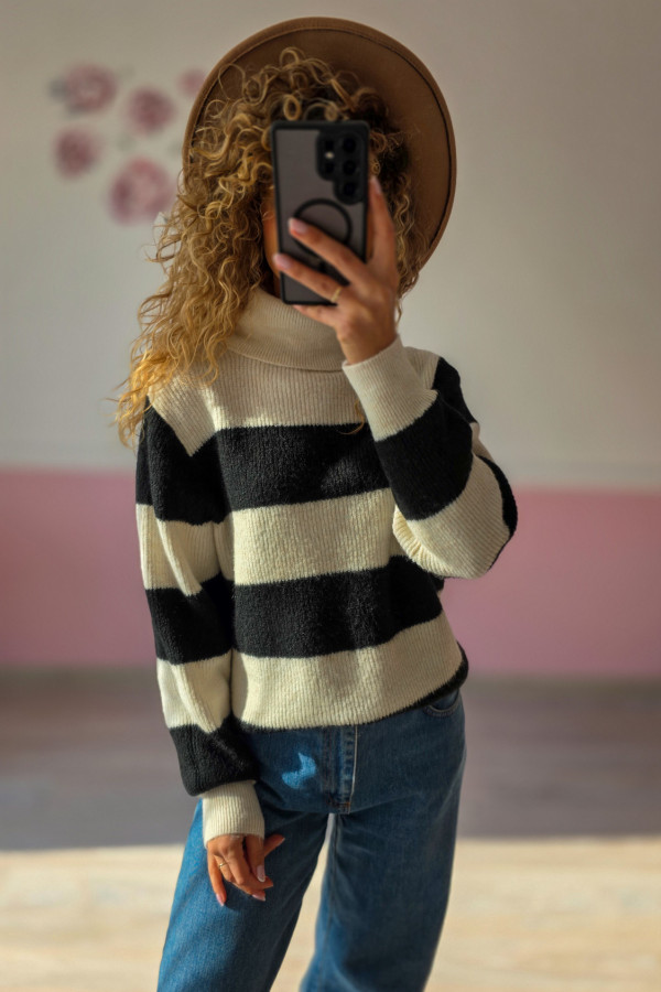 Sweter w czarno-białe pasy z golfem L/XL 2