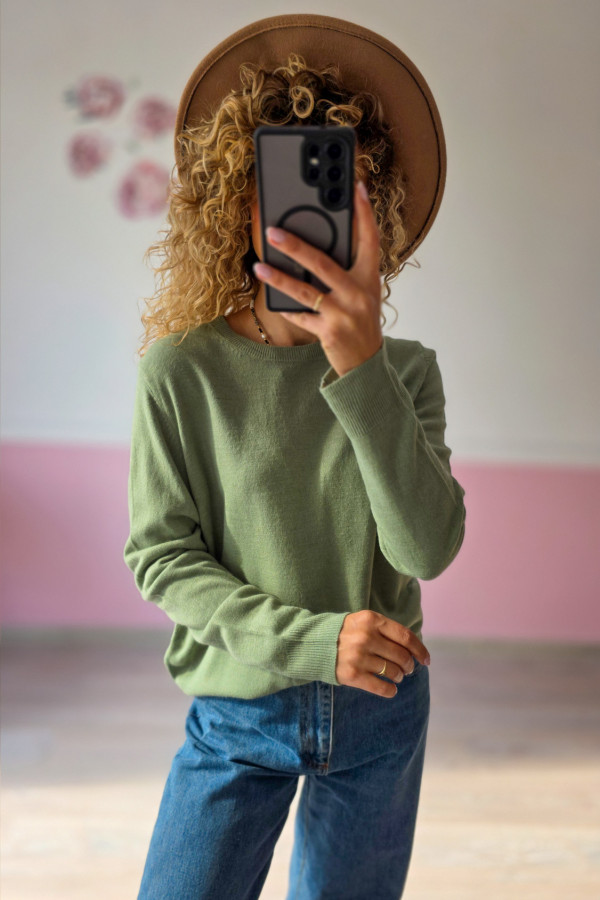 Zielony sweter basic 1