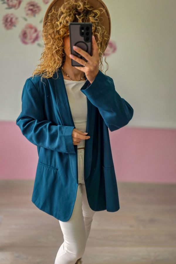 Marynarka damska niebieska oversize – świeżość i nowoczesny design