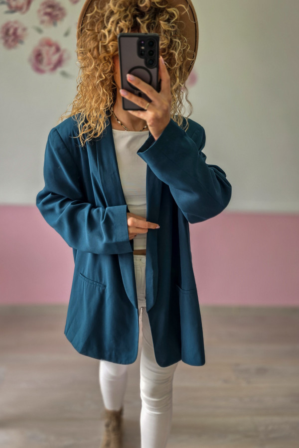 Marynarka damska niebieska oversize – świeżość i nowoczesny design 3