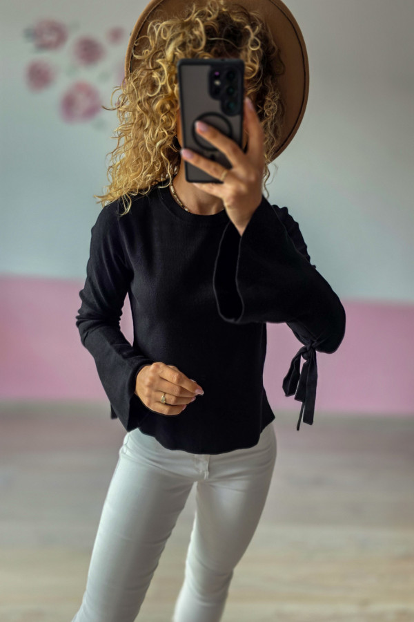 Sweter damski czarny z wiązaniami – elegancki i modny 2