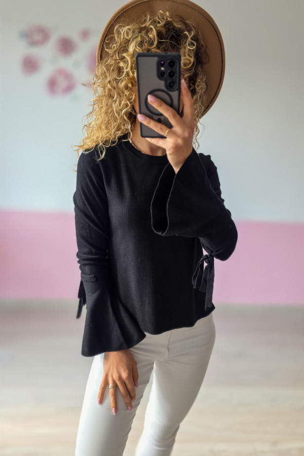 Sweter damski czarny z wiązaniami – elegancki i modny 3
