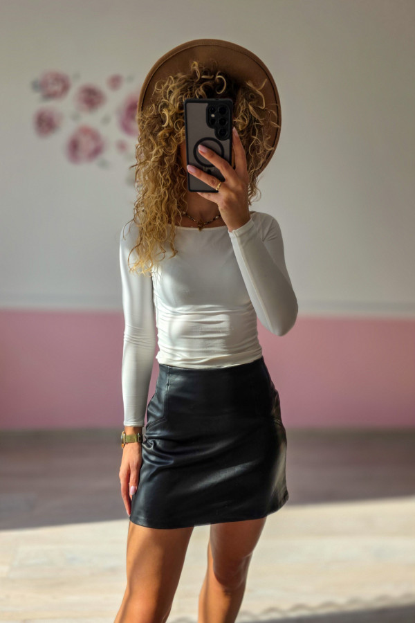 Czarna skórzana spódniczka mini