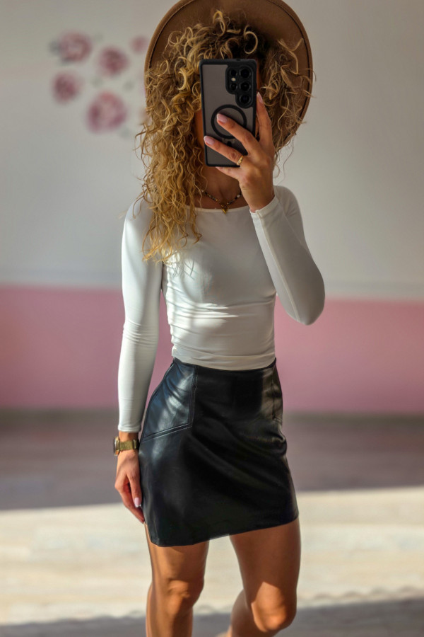 Czarna skórzana spódniczka mini 1