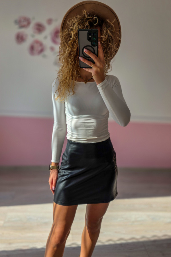 Czarna skórzana spódniczka mini 2