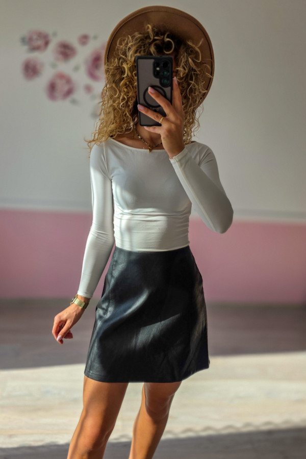 Czarna skórzana spódniczka mini 5