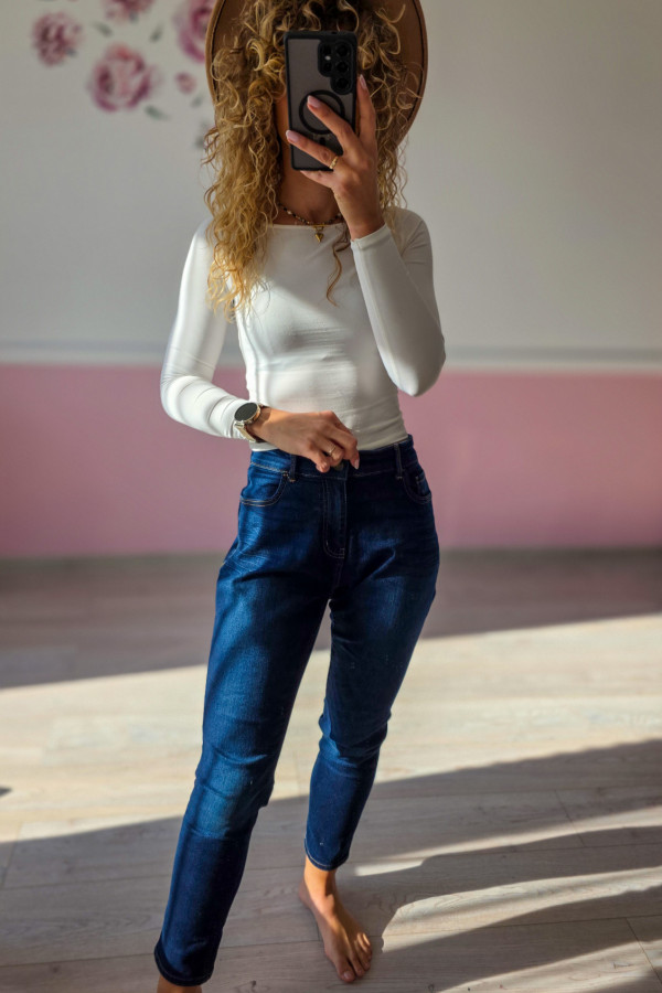 Granatowe jeansy slim