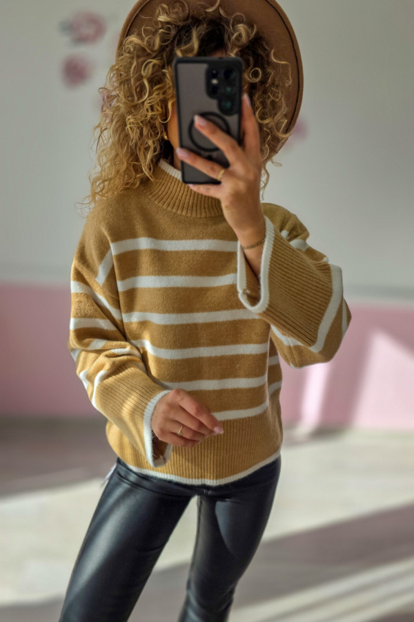 Sweter w paski – karmelowo-biały S/M