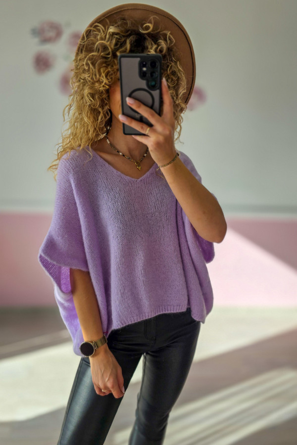 Liliowy sweter oversize z dekoltem V 1