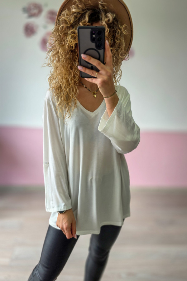 Dłuższa bluzka z dekoltem V – biała 4XL/5XL