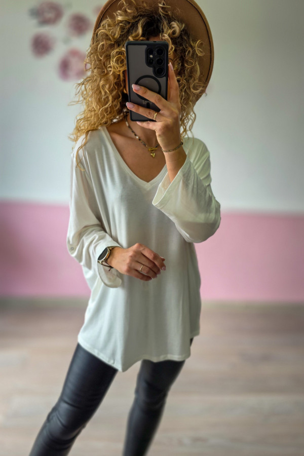 Dłuższa bluzka z dekoltem V – biała 4XL/5XL 2