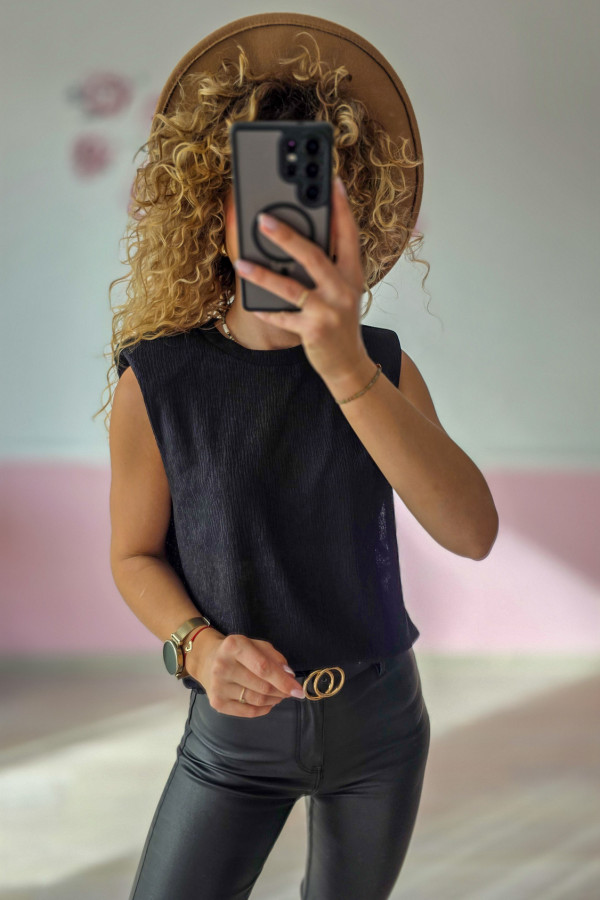Czarna bluzka bez rękawów – minimalistyczna i elegancka 1