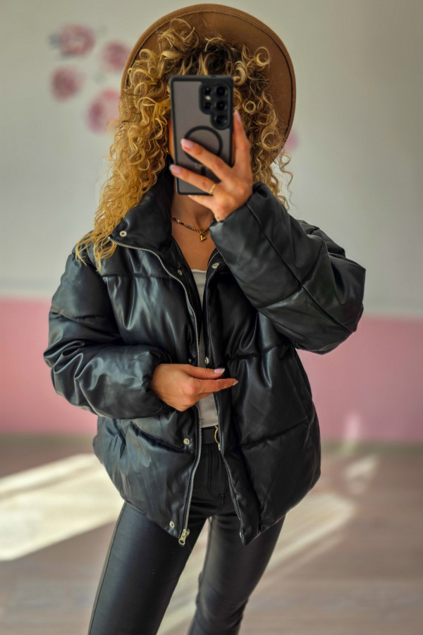 Czarna kurtka puffer ze sztucznej skóry – nowoczesny look i wygoda