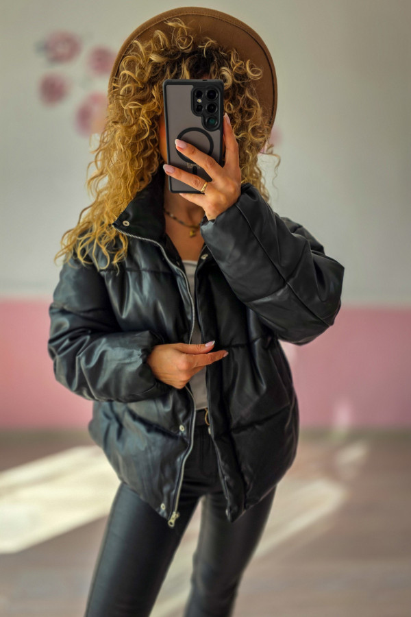 Czarna kurtka puffer ze sztucznej skóry – nowoczesny look i wygoda 1