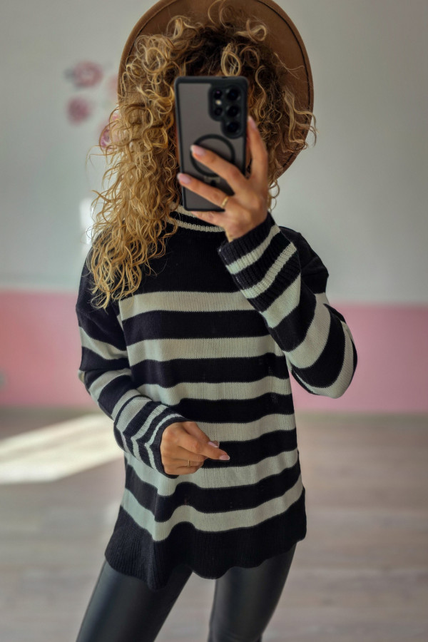 Sweter damski w czarno-białe pasy