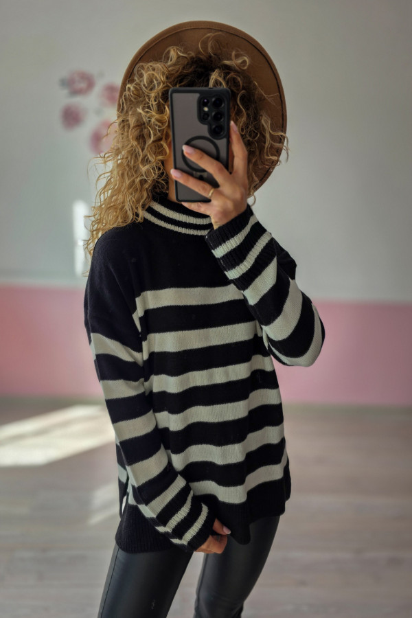 Sweter damski w czarno-białe pasy 1