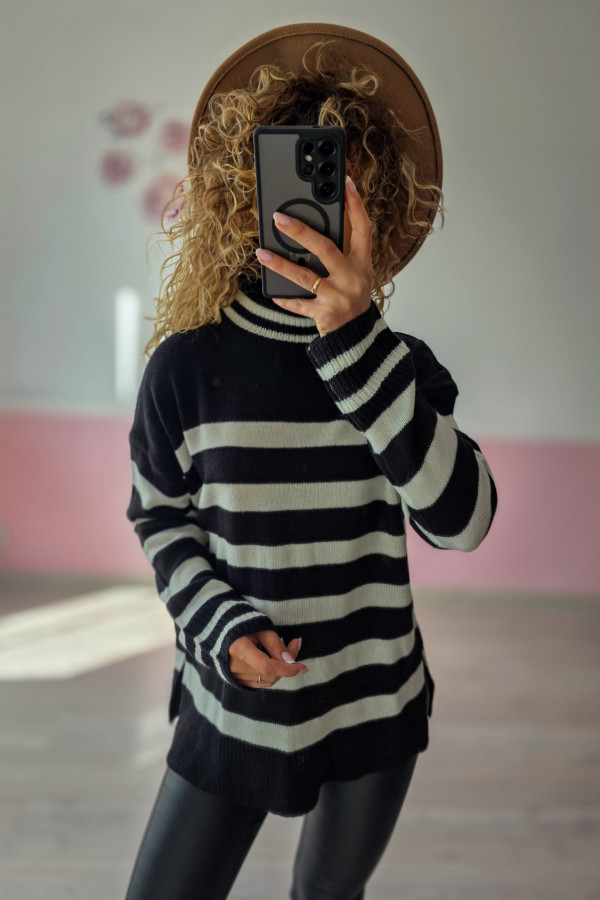 Sweter damski w czarno-białe pasy 2