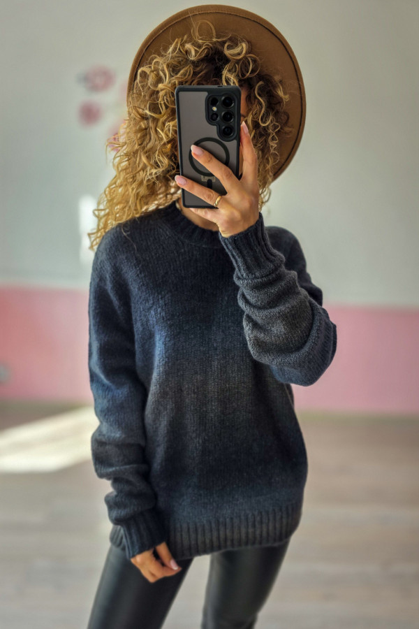 Sweter damski ombre w odcieniach grafitu - 50% wełna