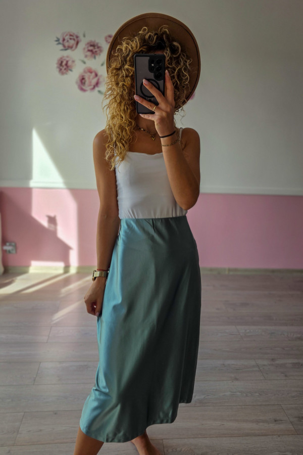 Satynowa spódnica midi w kolorze miętowym – lekkość i elegancja