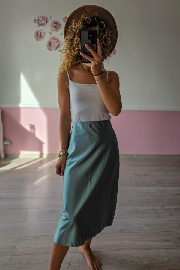 Satynowa spódnica midi w kolorze miętowym – lekkość i elegancja 2