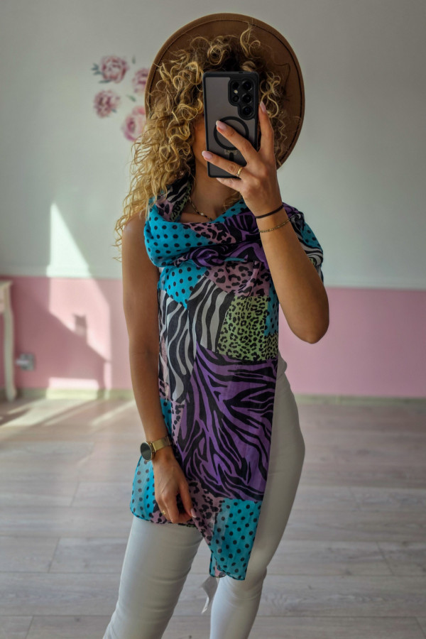 Kolorowy szal we wzory animal print – odważny akcent w stylu fashion