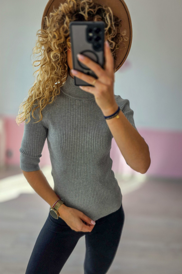 Szary półgolf prążkowany 1